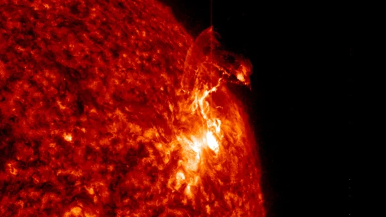 m4.4 solar flare april 23 2026