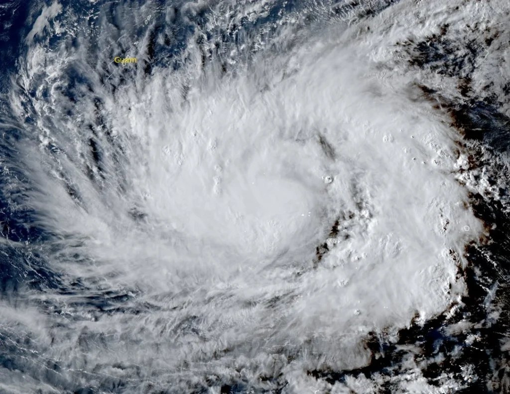 tropical storm sinlaku 0650 utc on april 10 2026 jma himawari-9 bg