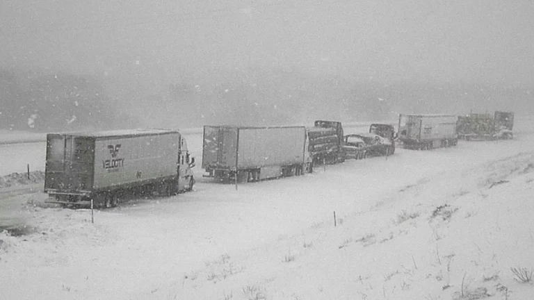 Late-season snowstorm shuts down I-80 in southern Wyoming may 18 2026