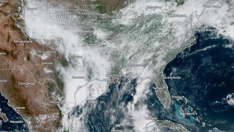 Satellite image of southern and eastern United States at 2130 UTC on May 27 , 2026