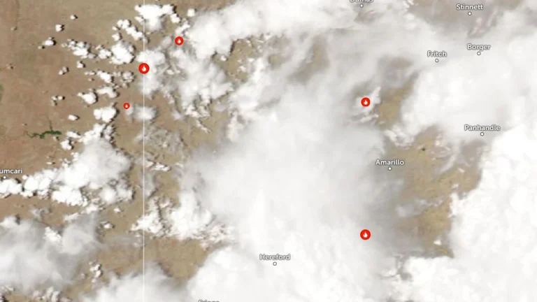 Satellite image of northern Texas New Mexico Border showing active wildfires in the region on May 14 and 15, 2026