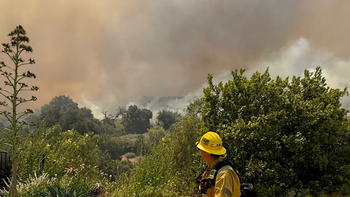 Smoke rising from the Sandy Fire burning in Simi Valley on May 18, 2026