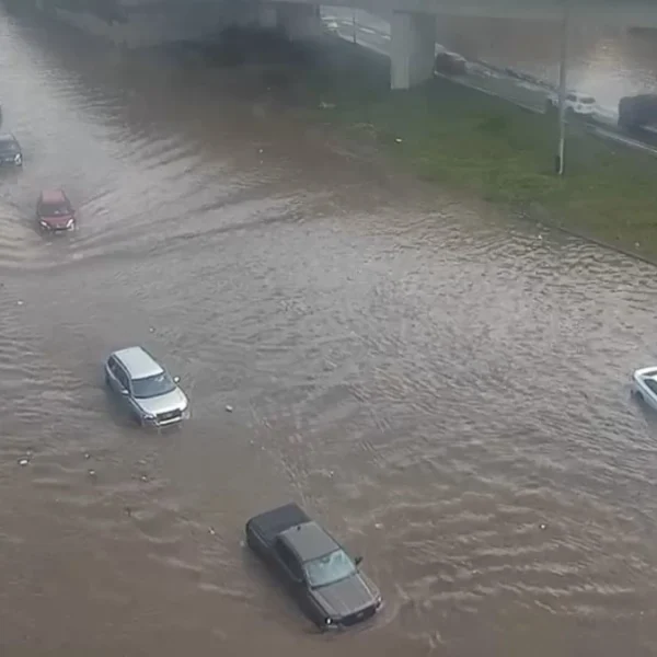 Vehicles stranded due to flooding on Downtown Connector (I-75 I-85). Credit GDOT
