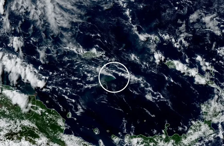 ash rising over submarine volcanic eruption bismarck sea 0430 utc may 12 2026 an