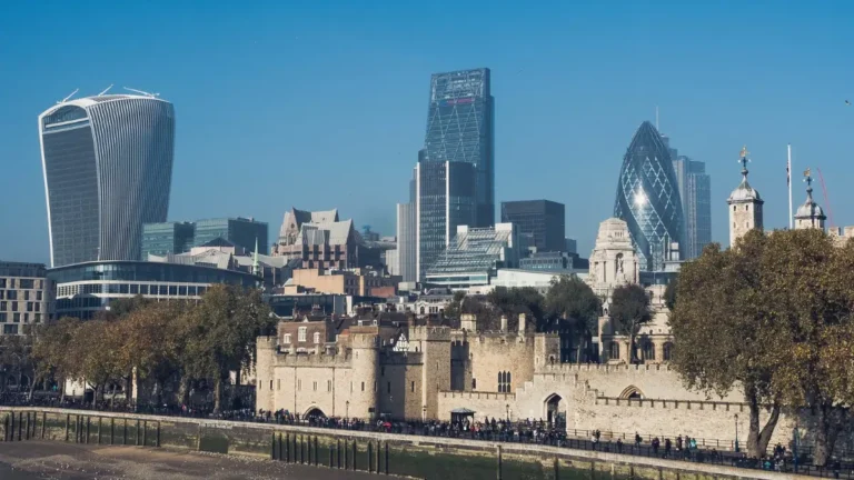london skyline by chas b