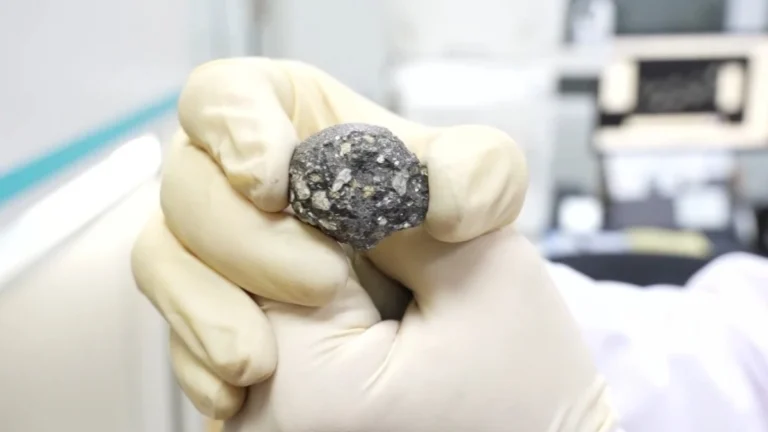 new lunar mineral discovered chang'e stone