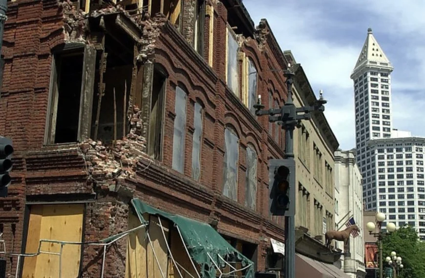 Damage to a masonry building (Cadillac Hotel) in Seattle, from the 2001 Nisqually earthquake