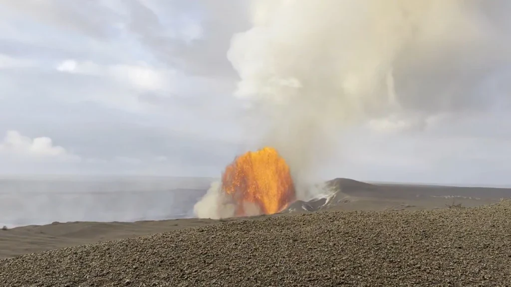 Episode 48 lava fountain from the north vent in Halemaʻumaʻu crater june 1 2026