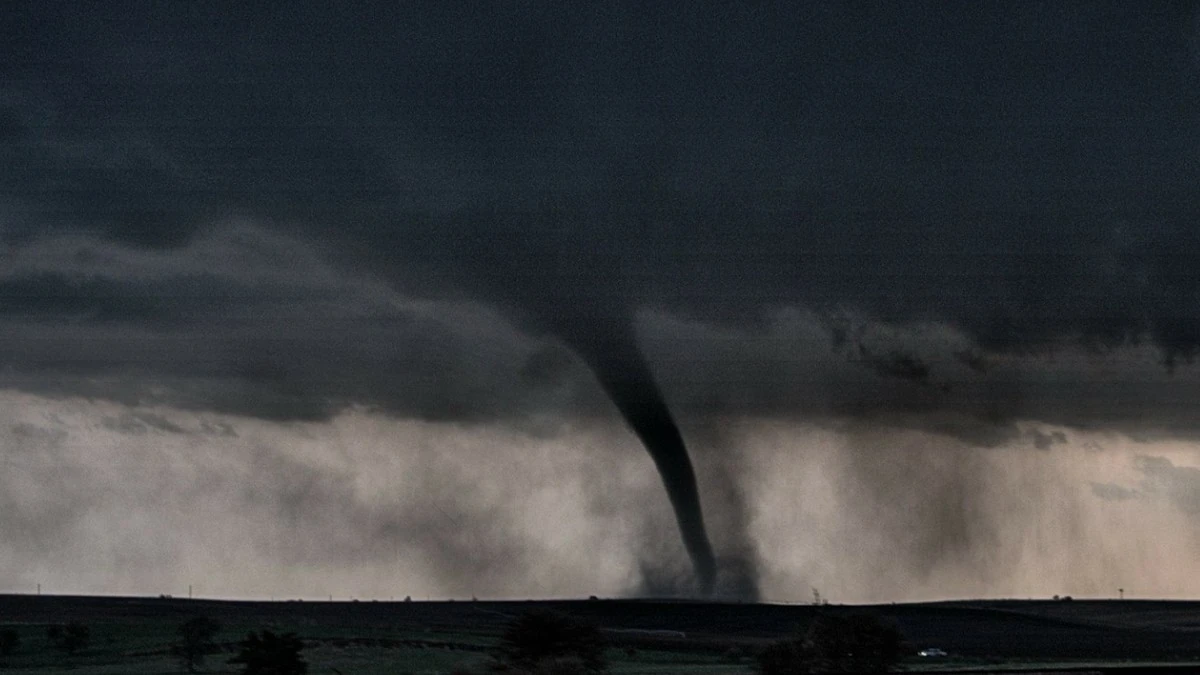 tornado near farnum nebraska by morgan schneider cimms noaa nssl 2019