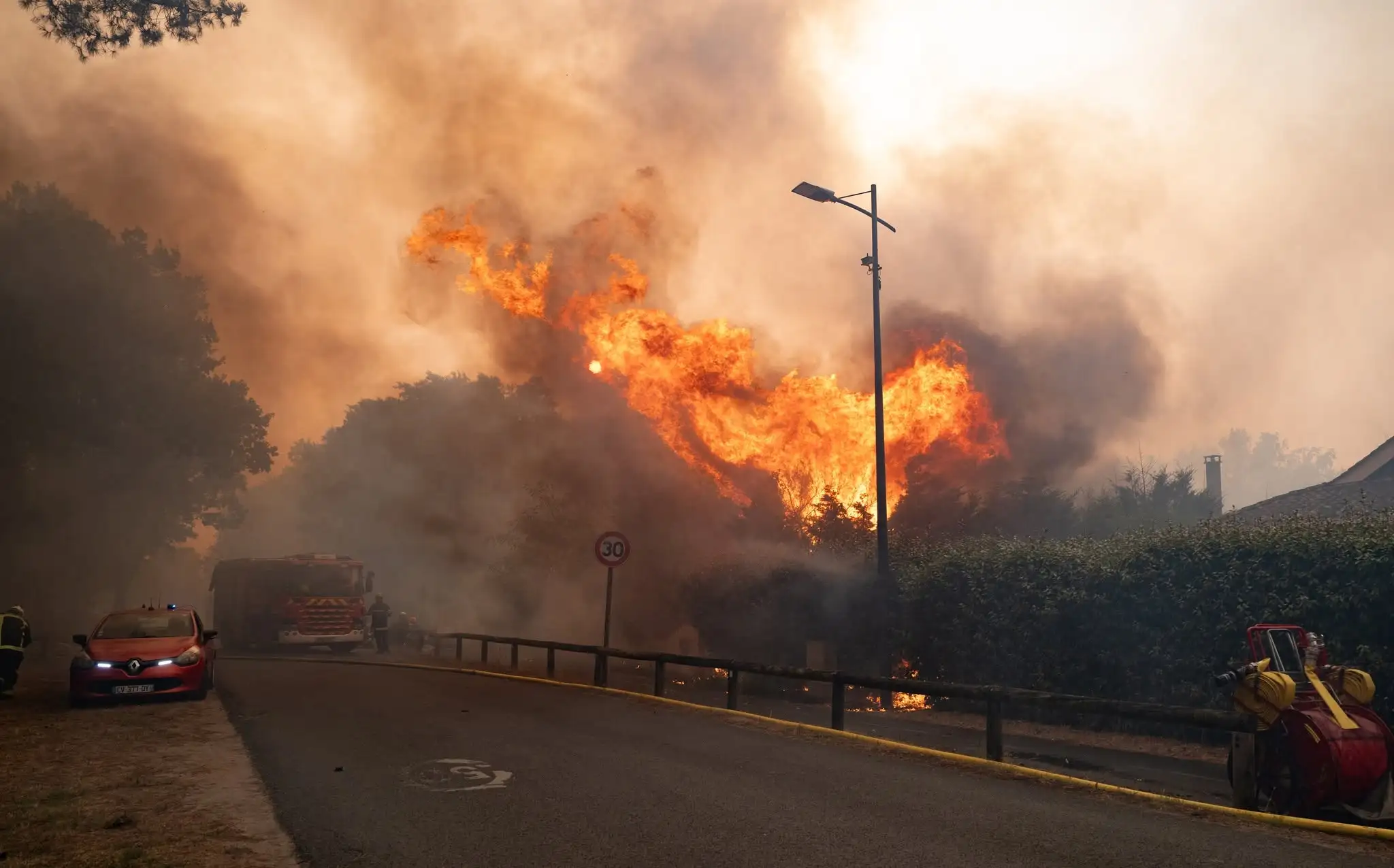 Firefighters battle a rapidly spreading wildfire near Lège-Cap-Ferret, Gironde, France, on July 24, 2026