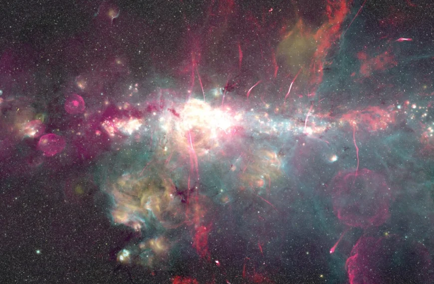 Image of the galactic center obtained from observations made with different telescopes