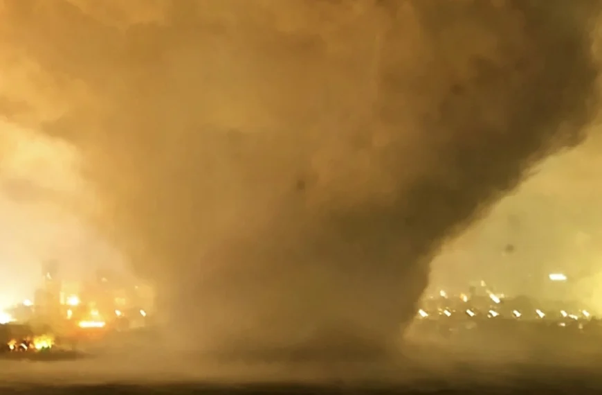 Large wedge tornado moves toward Huanggang, Hubei Province, on July 6, 2026.