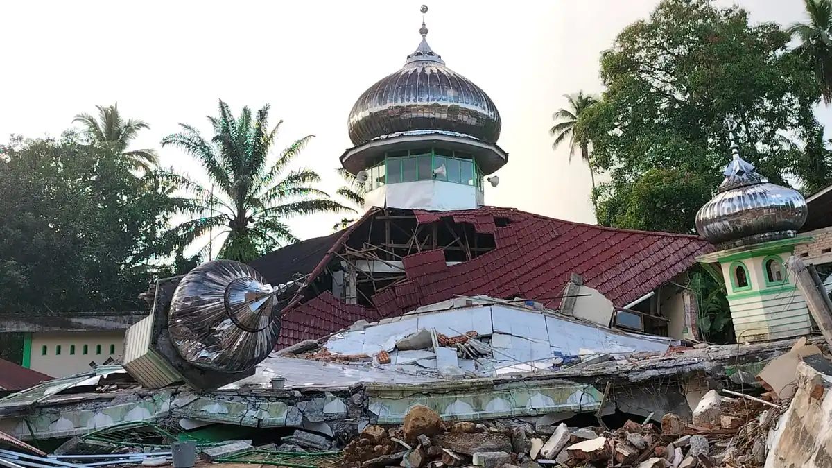 Ruins of the Raya Kajai mosque after the 2022 Sumatra Earthquake