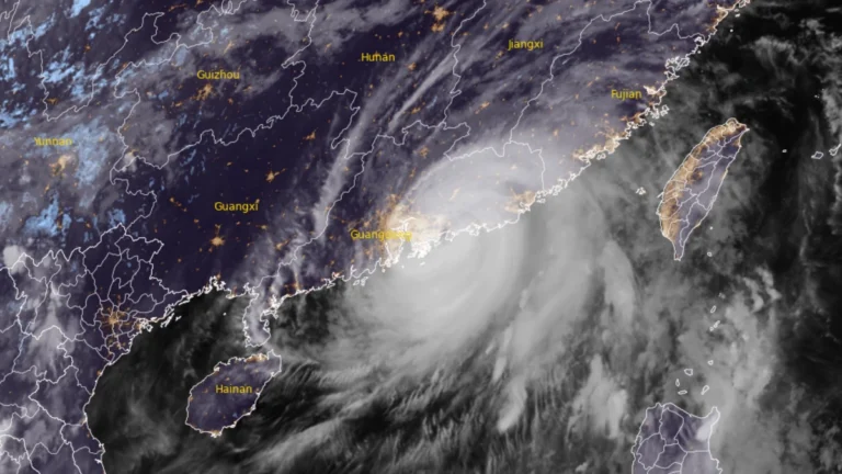 Satellite image of Severe Typhoon Noul making landfall over Guangdong at 1950 UTC on July 25, 2026 (0350 HKT on July 26)