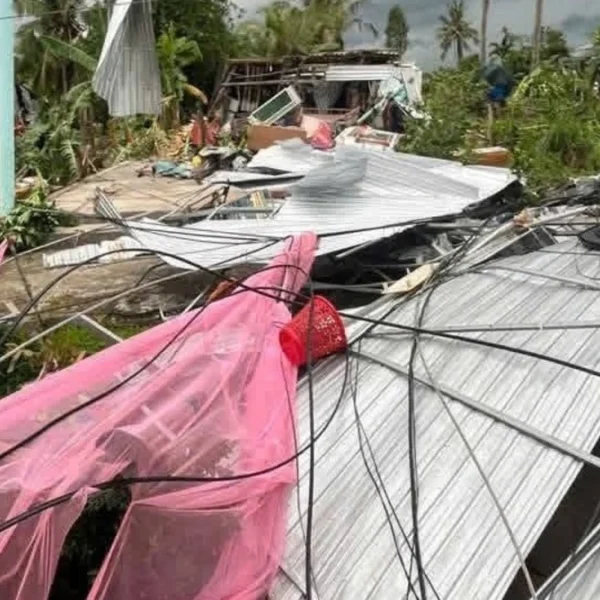 Strong winds tore roofs from houses in several communes