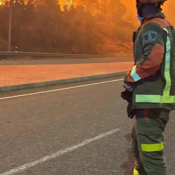 Wildfire crews battle fast-moving fires in the Madrid region and neighboring Ávila, Spain