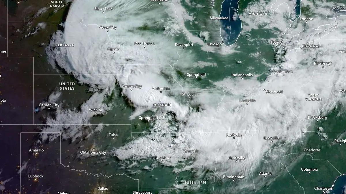 satellite image centered over missouri at 1230 utc on july 10 2026