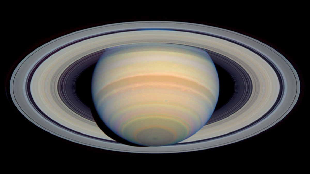 hubble-saturn-visible-light