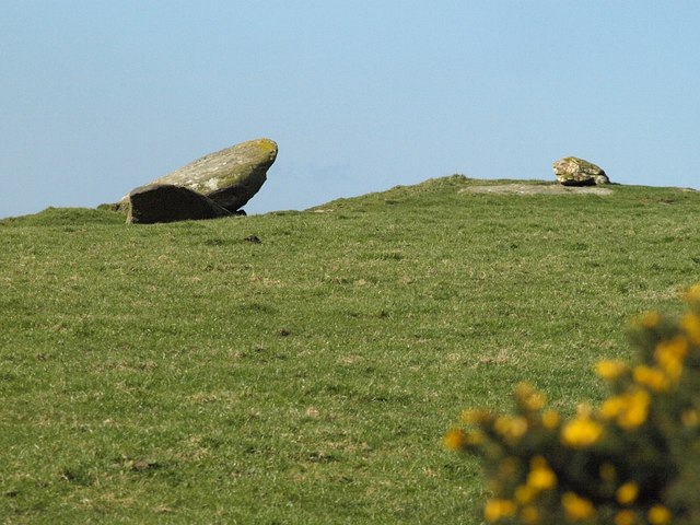 The fallen megalithic stone at Hendraburnick Quoit