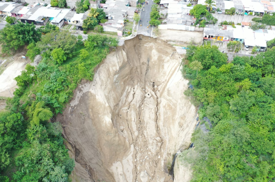 el-salvador-landslide1