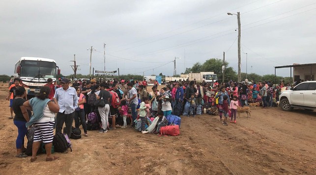 Families evacuated after Pilcomayo river flood, Argentina February 2018