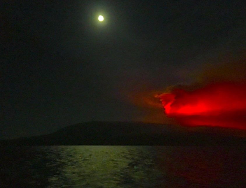 Fernandina volcano eruption - September 4, 2017