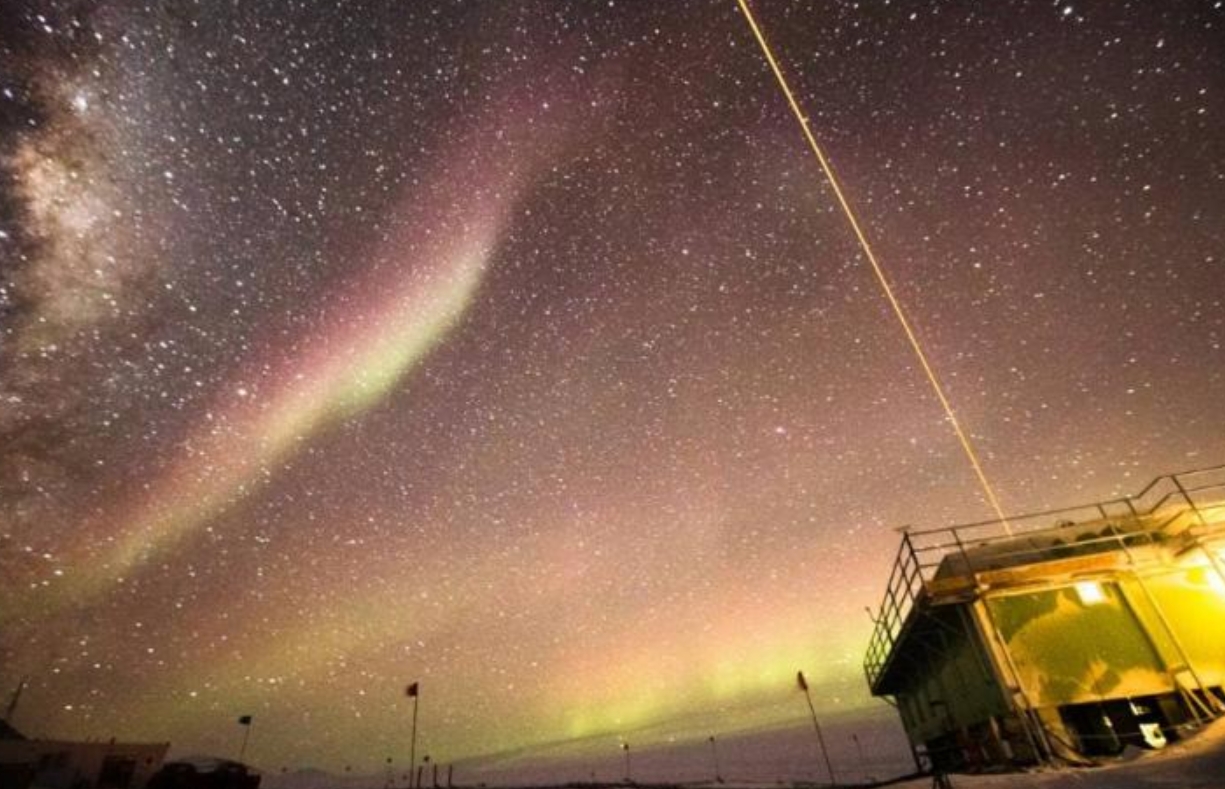 lidar-shooting-into-antarctic-night-sky-aug-20-2020