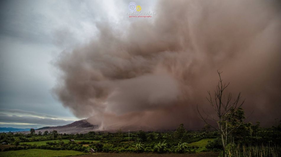 Sinabung eruption, November 1, 2016. Image credit: Endro Lewa