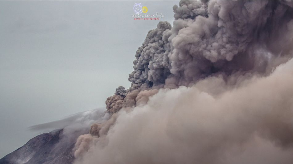Sinabung eruption, November 1, 2016. Image credit: Endro Lewa