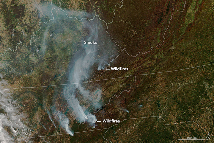The Moderate Resolution Imaging Spectroradiometer (MODIS) on NASA’s Terra satellite observed thick plumes of smoke streaming from forests in the southern Appalachians, November 7, 2016. Image credit: NASA/Terra MODIS