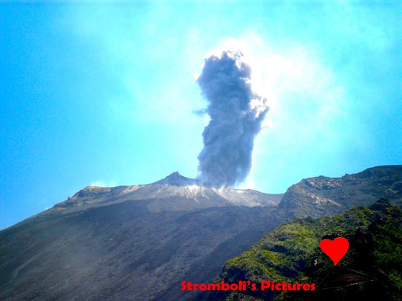 Stromboli volcano, October 19, 2016. Image credit: Stromboli's Pictures