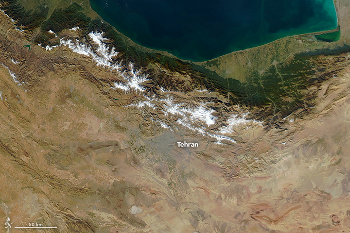 Tehran smog on November 9, 2016. The pale gray smog, located south of the Alborz mountain range. Image credit: The Moderate Resolution Imaging Spectroradiometer (MODIS) on NASA’s Aqua satellite