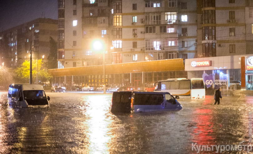 Flooding in Odessa, Ukraine, October 13, 2016. Image credit: @culturemeter_od